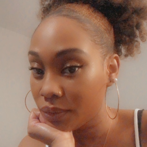 Meet your Posher, Janai - Picture 3 of 3